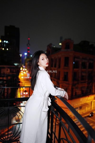 美轮美奂,引发人们热议——冯木木职业服图片美图赏析