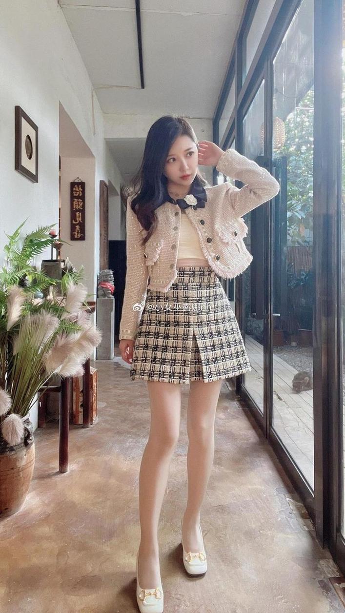 小女巫露娜 小女巫露娜怎么不播了,这些美图中最喜欢的一张是她的原图。