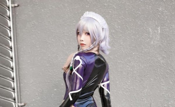 抱走莫子aa巫女:耳边风声传来,瞬间被惹火的美图治愈了我。