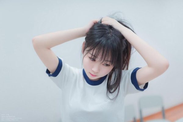 是依酱呀付费,只要一次付费,就能畅享多款cos美图