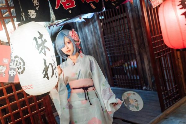 柳郁子迷彩女兵照片集锦，记录她们成为战士的过程。