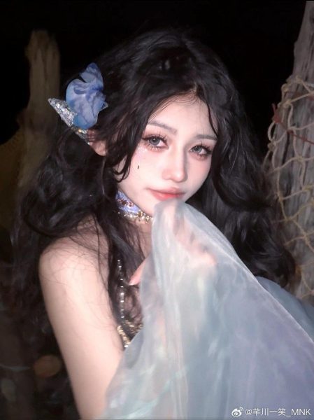 芊川一笑更新了原创cos作品,绝美场景引爆眼球