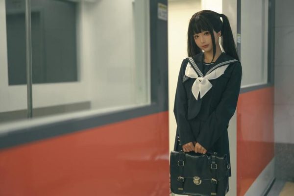 创可贴战神蠢沫沫登上了时尚杂志封面