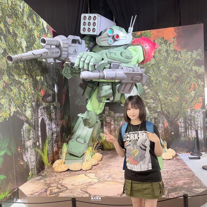 铭铭kizami 初音铭铭kizami撩裙子,一组迷人的照片